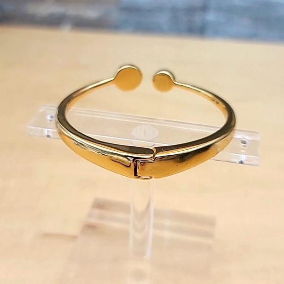 Kate Spade "SPOT THE SPADE โ ๏ธ " Gold Hinged Bangle w Inset Swarovski Crystal! - Picture 10 of 13